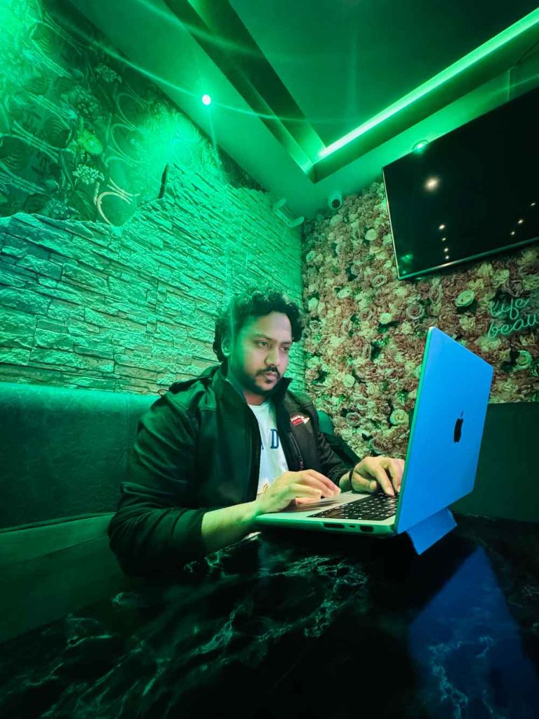 aifullah-Hossain-Founder-of-Design-Blends-Website-Agency London